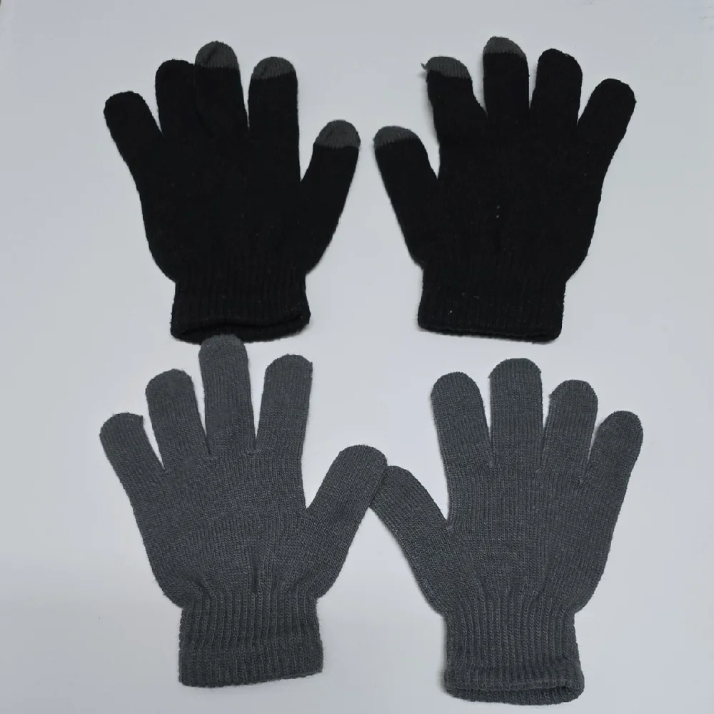 Black and Gray Knit Gloves Set